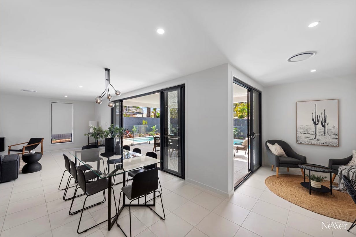 Dining_Nook_1_WoodlarkRiseSunrise
